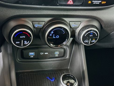 Used 2025 Hyundai Venue SEL FWD image 23