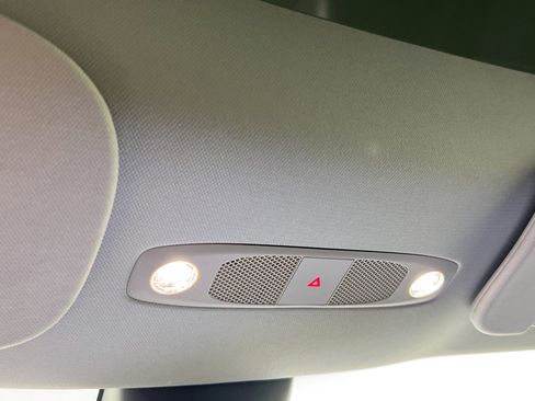 Used 2022 Tesla Model Y Long Range image 22