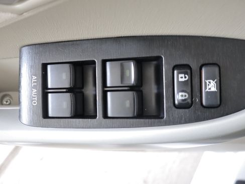 Used 2012 Toyota Prius Two FWD image 11