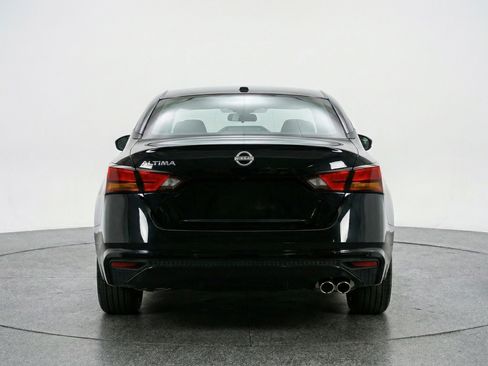 Used 2025 Nissan Altima 2.5 SV FWD image 7