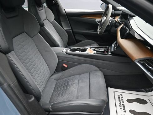 Used 2022 Audi e-tron GT Premium Plus image 36