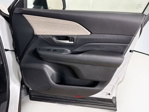 Used 2024 Toyota Grand Highlander Limited image 35