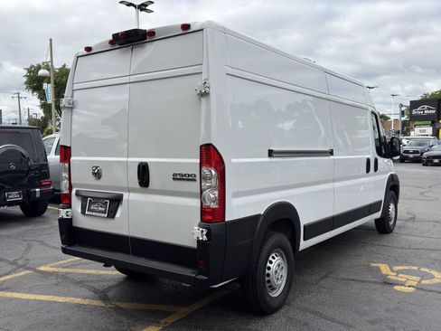 Used 2025 RAM ProMaster 2500 w/ Convenience Group FWD image 9