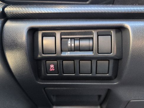 Used 2019 Subaru Crosstrek 2.0i w/ Eyesight System image 22