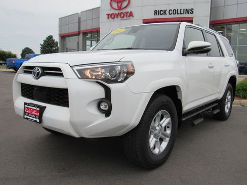 Used 2022 Toyota 4Runner SR5 Premium w/ Moonroof Package AWD/4WD image 2