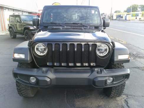 Used 2021 Jeep Wrangler Unlimited Sport image 9