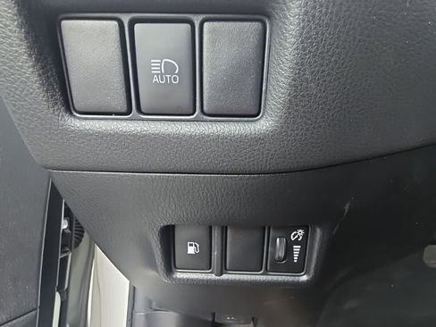 Used 2020 Toyota C-HR LE image 9