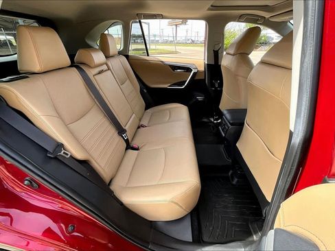 Used 2019 Toyota RAV4 Limited FWD image 19