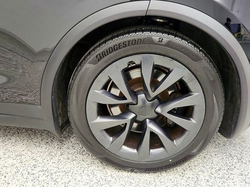 Used 2022 Tesla Model X image 9