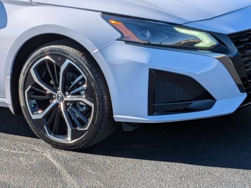 New 2025 Nissan Altima 2.5 SR image 9