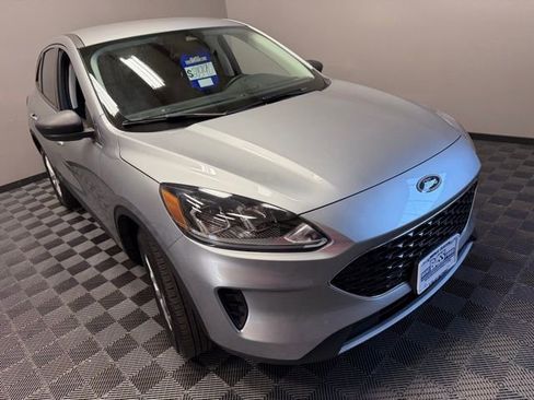 Used 2022 Ford Escape SE w/ Cold Weather Package AWD/4WD image 2