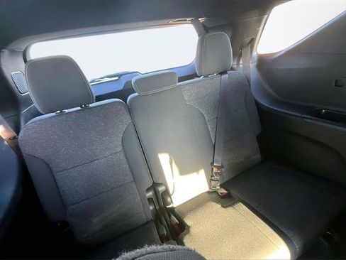 Used 2025 Chevrolet Traverse LT image 27