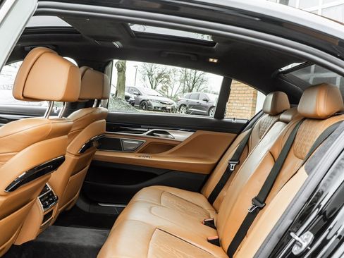 Used 2022 BMW 750i xDrive w/ Executive Package image 41