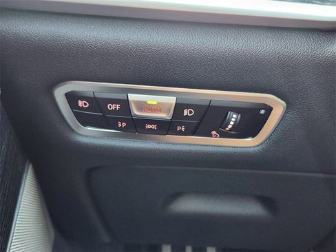 Used 2021 BMW X7 xDrive40i w/ M Sport Package image 21