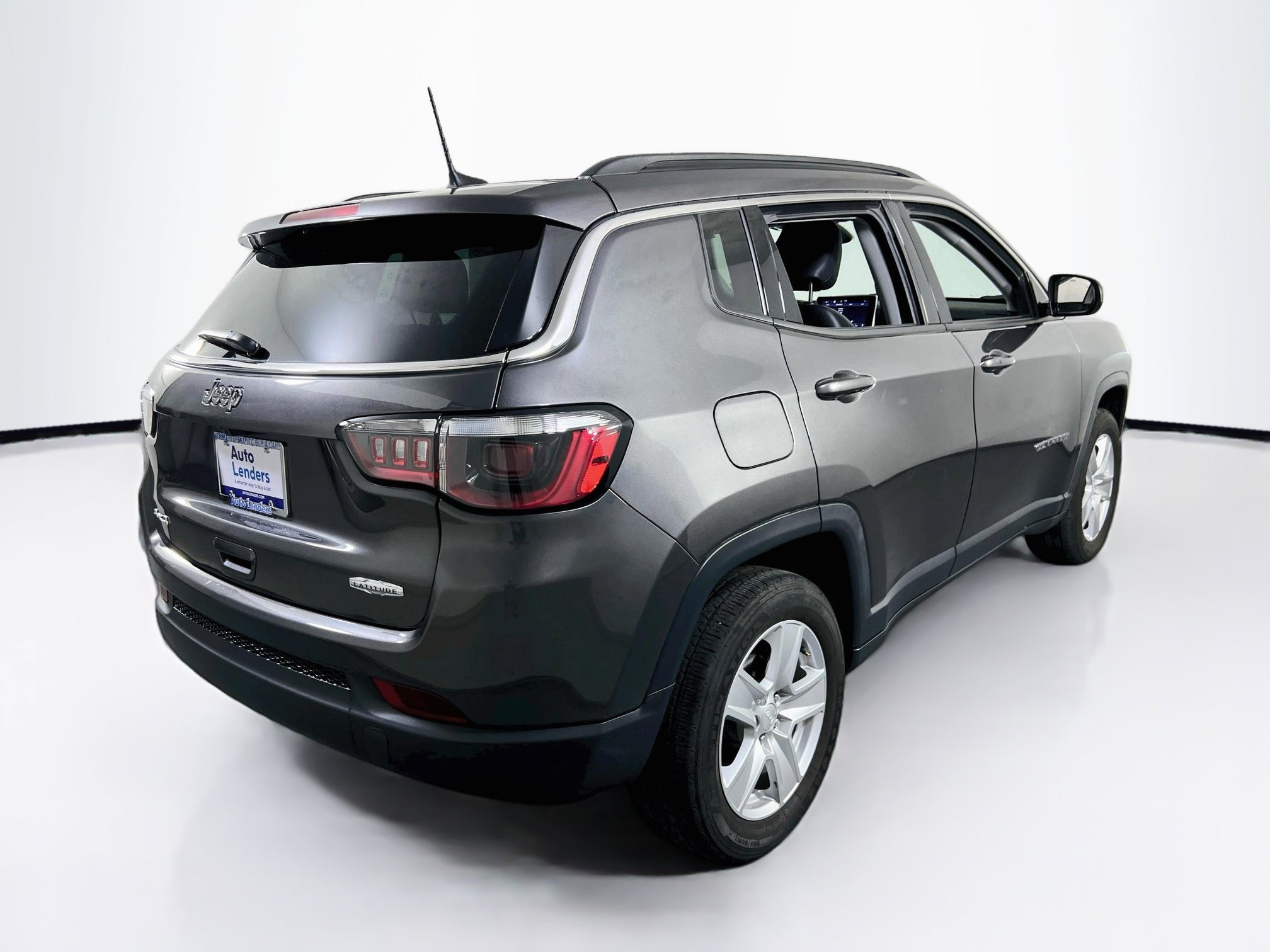 Used 2022 Jeep Compass Latitude w/ Convenience Group AWD/4WD image 5