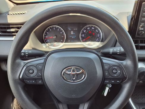 Used 2019 Toyota RAV4 LE AWD/4WD image 15