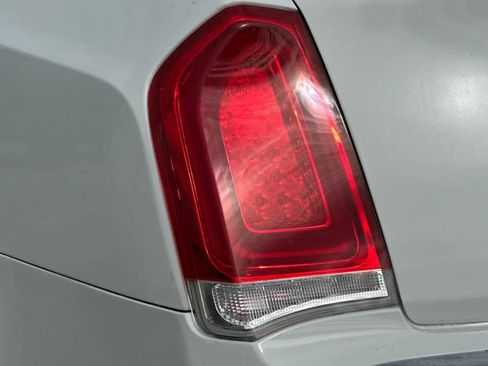 Used 2019 Chrysler 300 Limited RWD image 13