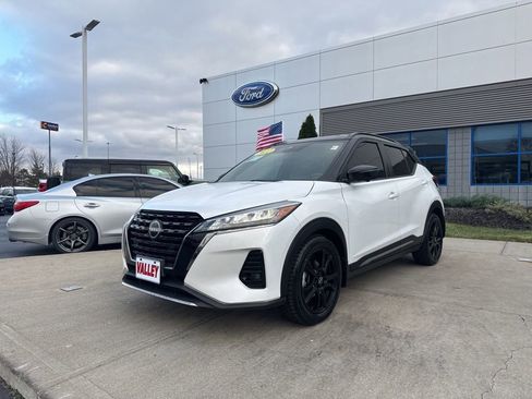 Used 2022 Nissan Kicks SR w/ Premium Package image 2