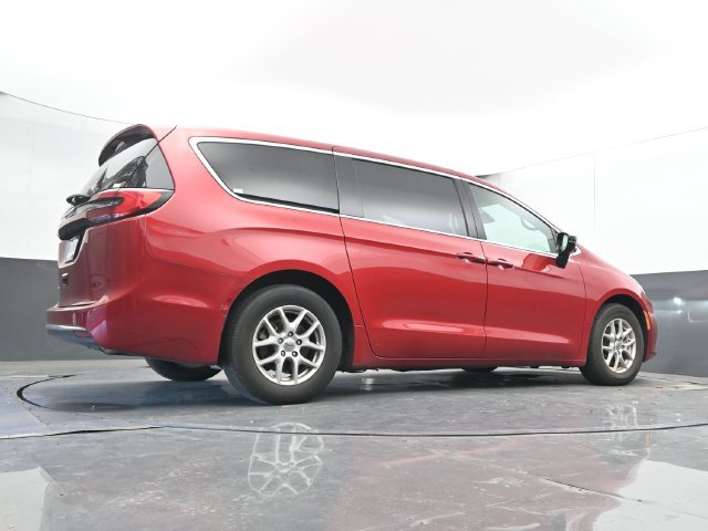 Used 2025 Chrysler Pacifica Select FWD image 45
