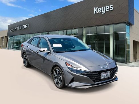 Certified 2023 Hyundai Elantra SEL w/ Convenience Package FWD image 3
