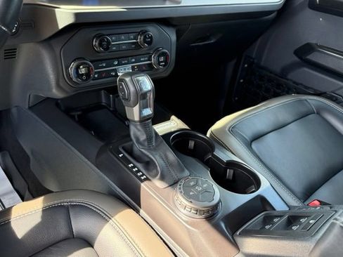 Used 2025 Ford Bronco Outer Banks AWD/4WD image 23