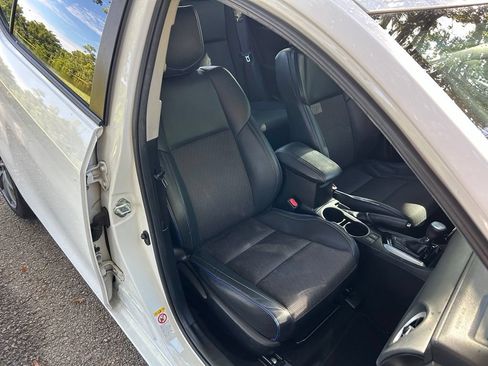 Used 2018 Toyota Corolla SE FWD image 16
