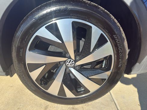 Used 2021 Volkswagen ID.4 Pro S w/ Gradient Package image 16