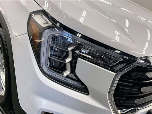 Used 2024 GMC Terrain SLE FWD image 26