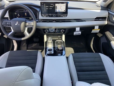 New 2026 Mitsubishi Outlander SE FWD image 17