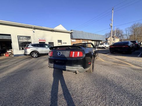 Used 2010 Ford Mustang GT Premium RWD image 5
