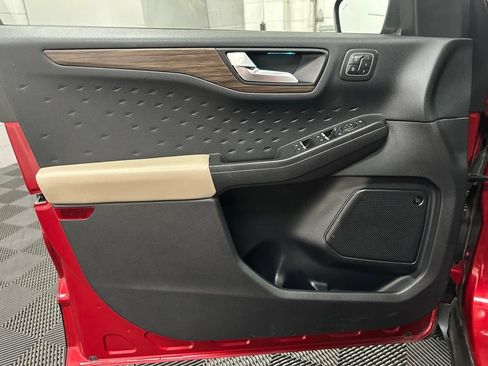 Used 2020 Ford Escape Titanium AWD/4WD image 17