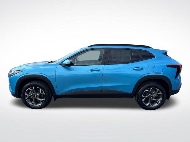 Used 2025 Chevrolet Trax LT w/ Driver Confidence Package FWD image 2
