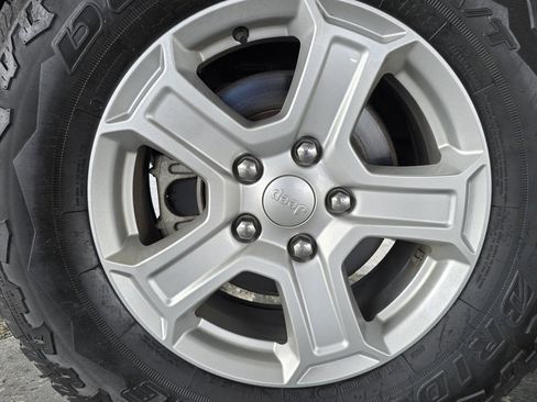 Used 2023 Jeep Wrangler Sport S image 34