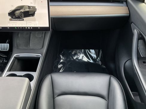 Used 2022 Tesla Model Y Performance image 26