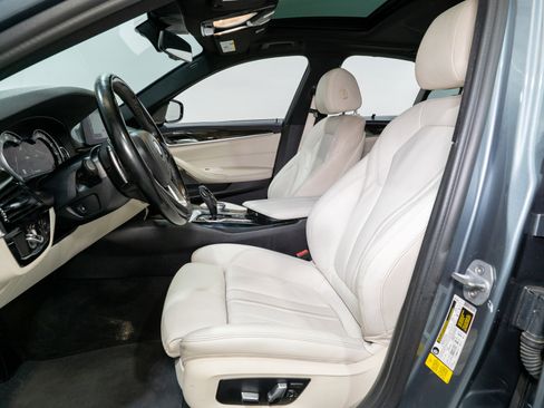 Used 2019 BMW 540i w/ Premium Package image 16