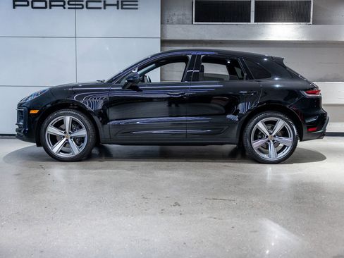Certified 2025 Porsche Macan AWD/4WD image 3