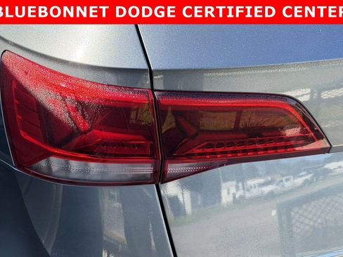 Used 2022 Volkswagen Taos SE w/ Panoramic Sunroof Package FWD image 16