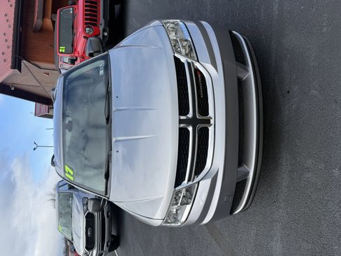 Used 2017 Dodge Journey SE image 1