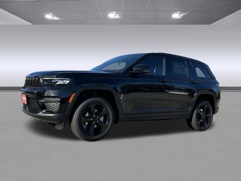 New 2025 Jeep Grand Cherokee Altitude image 3