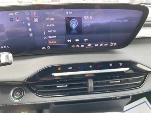 Used 2025 Buick Enclave Preferred image 22