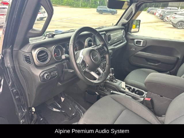 Used 2018 Jeep Wrangler Unlimited Sahara AWD/4WD image 7