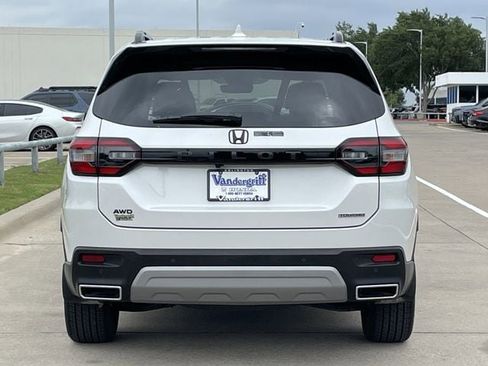 Used 2025 Honda Pilot Touring image 5