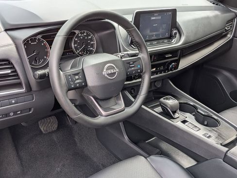 Used 2025 Nissan Rogue SV w/ SV Premium Package FWD image 10