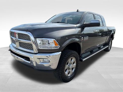 Used 2017 RAM 2500 Laramie AWD/4WD image 3