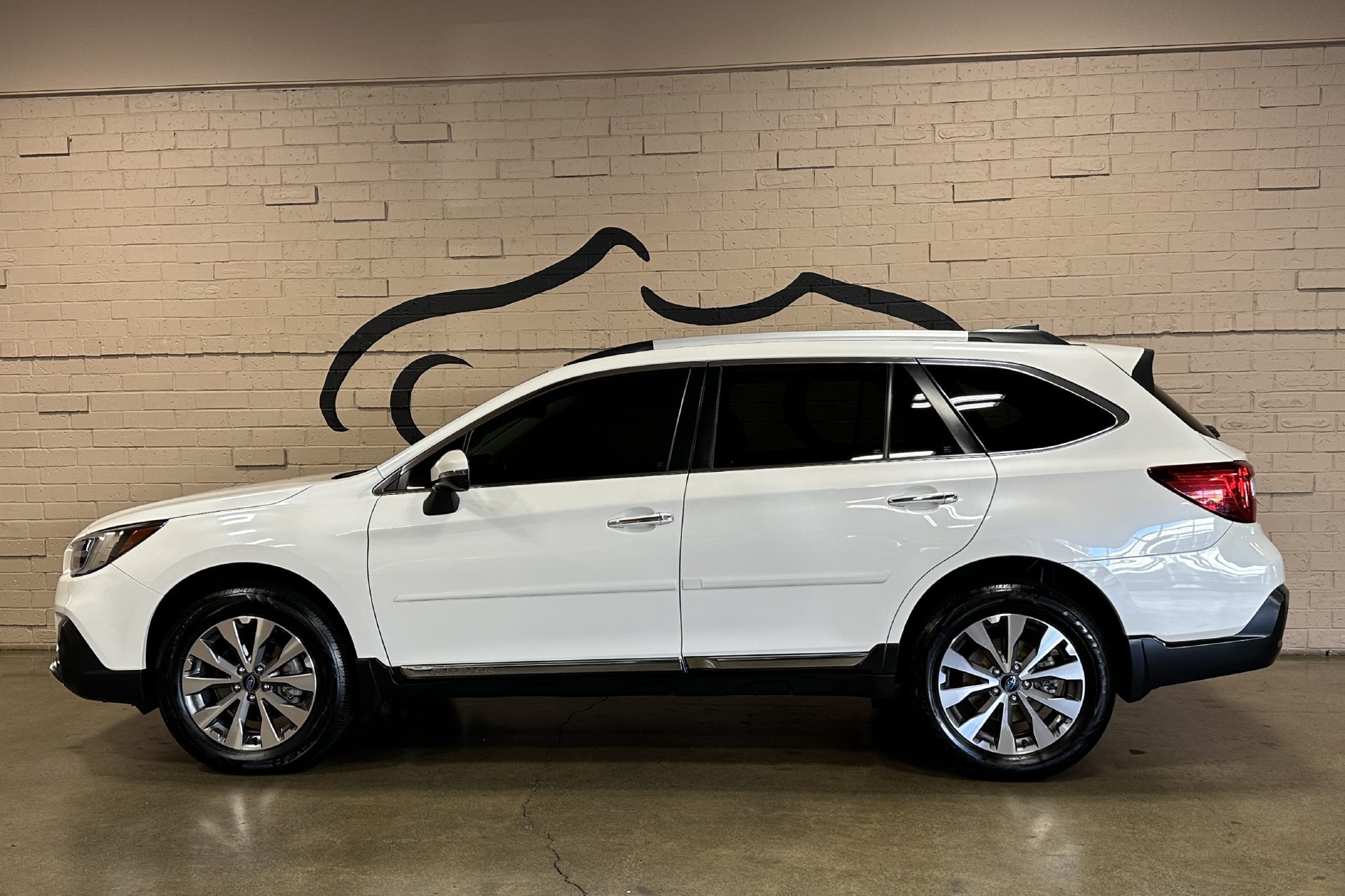 Used 2019 Subaru Outback 2.5i Touring AWD/4WD image 8