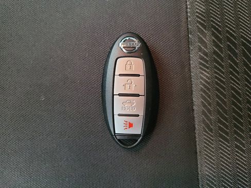Used 2021 Nissan Versa SV FWD image 32
