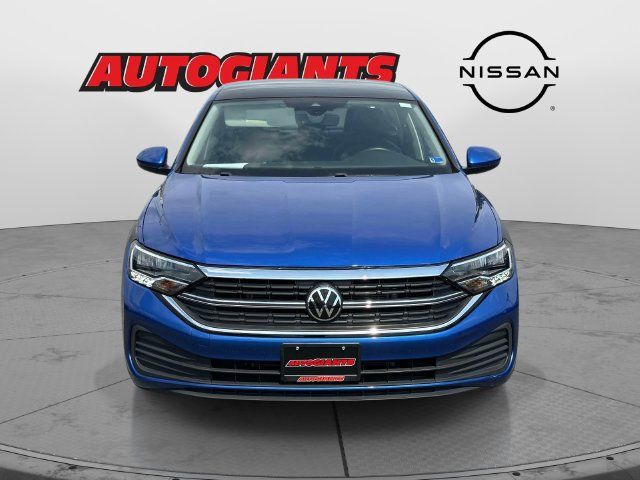 Used 2024 Volkswagen Jetta SE w/ Panoramic Sunroof Package FWD image 9