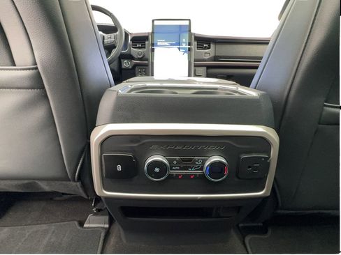 Used 2023 Ford Expedition Limited RWD image 42