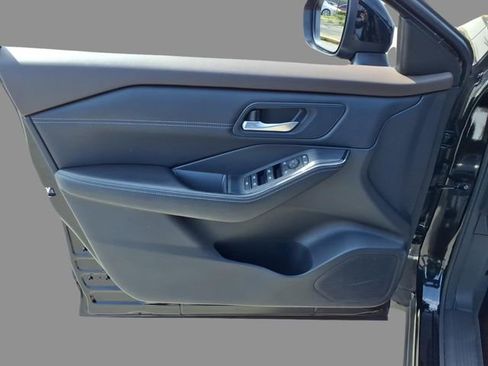 Used 2023 Nissan Rogue SV w/ SV Premium Package image 16