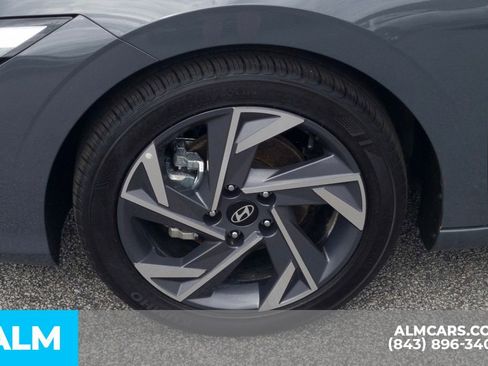 Used 2025 Hyundai Elantra Sport image 15